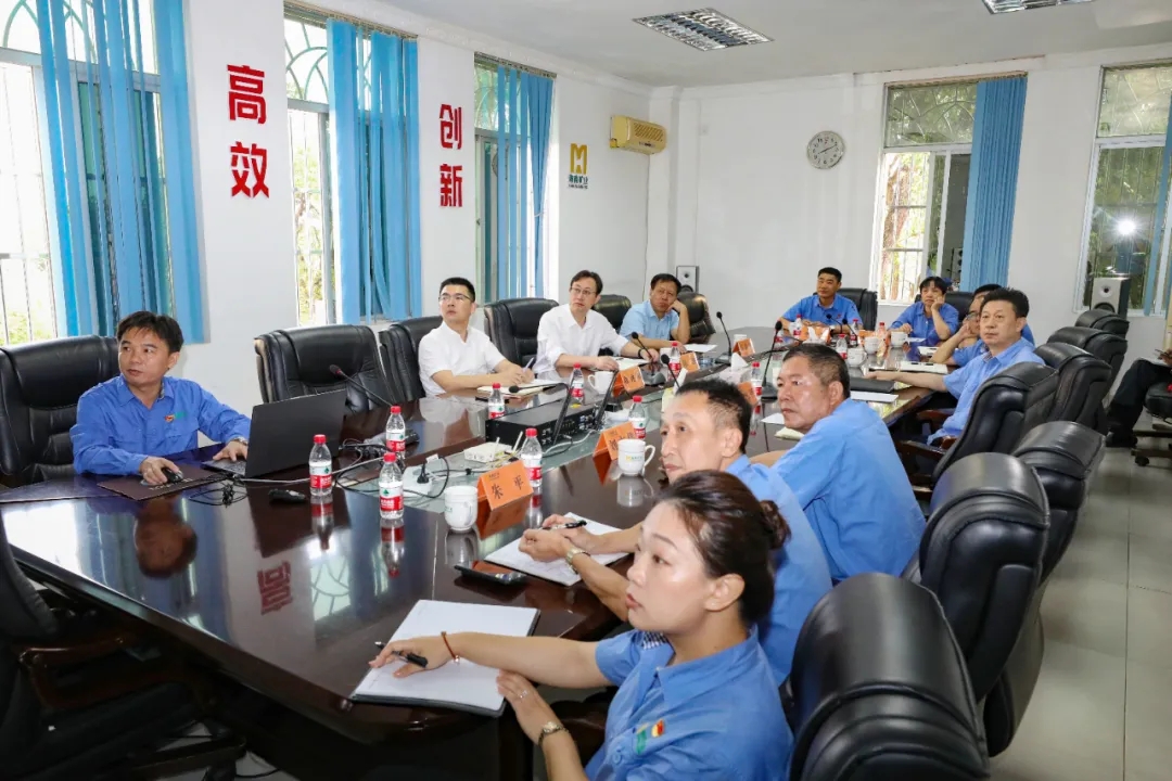 1711679879680582.jpg 海南省總工會(huì)副主席陳波一行到海南礦業(yè)調(diào)研指導(dǎo)1.webp.jpg