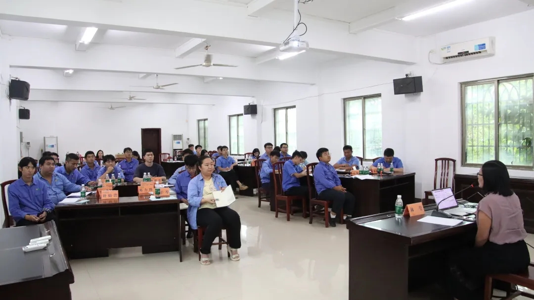 練好內功 講好故事 海南礦業(yè)舉辦第一期通訊員培訓班