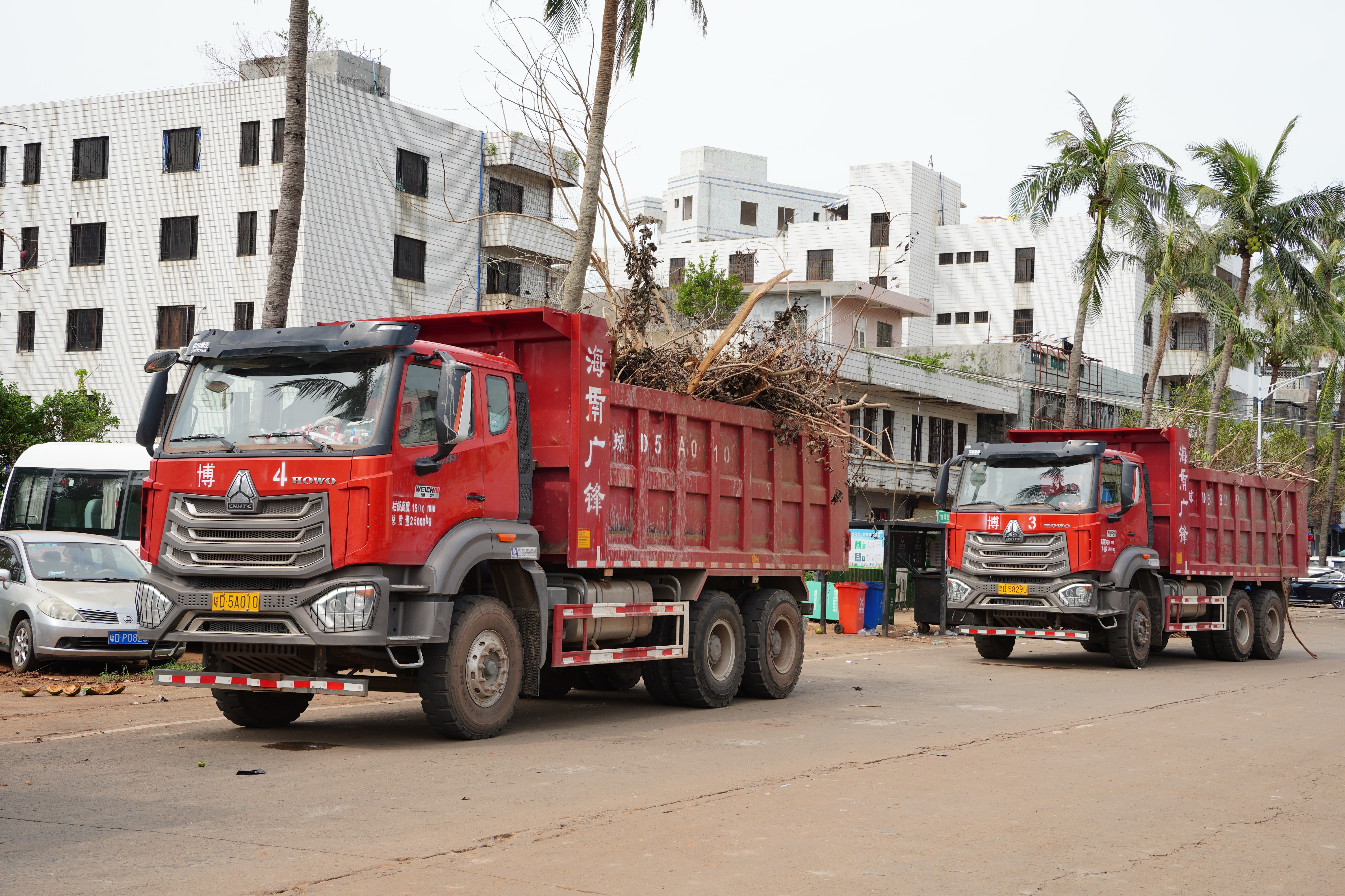 攜手克時艱 海南礦業(yè)積極支援?？谇逭瞎ぷ? class=