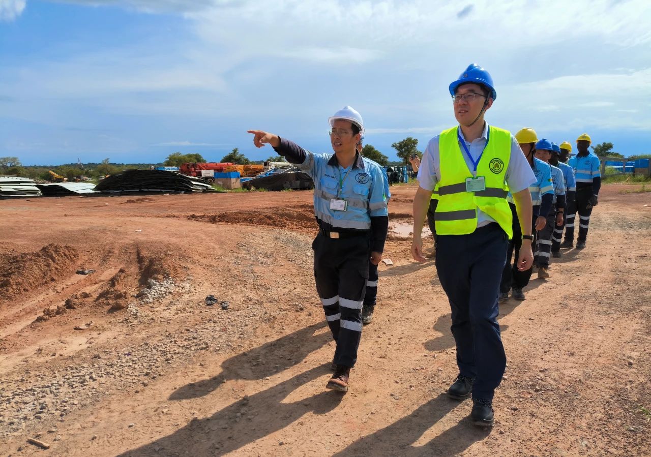 每日經(jīng)濟(jì)新聞：國(guó)投證券給予海南礦業(yè)增持評(píng)級(jí)，油氣鐵礦基本盤穩(wěn)健，鋰資源端投產(chǎn)在即