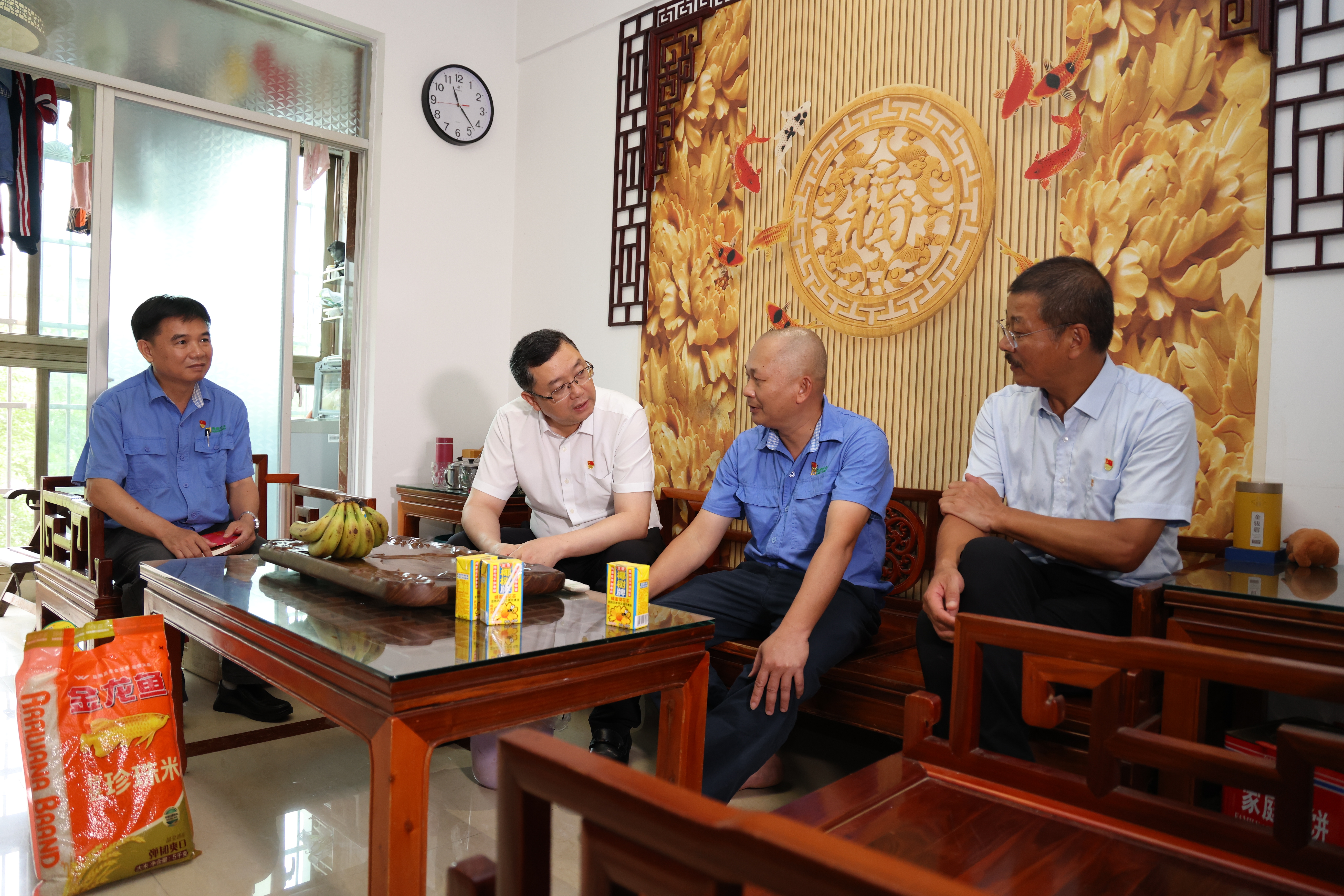 省國(guó)資委黨委書記、主任馬詠華走訪慰問(wèn)海南礦業(yè)困難黨員